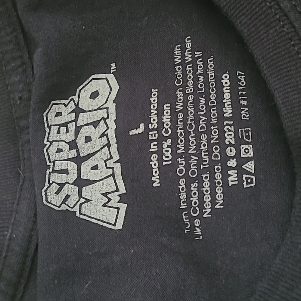 Super Mario Brothers .. Large .. 100% cotton .. - Picture 2 of 3
